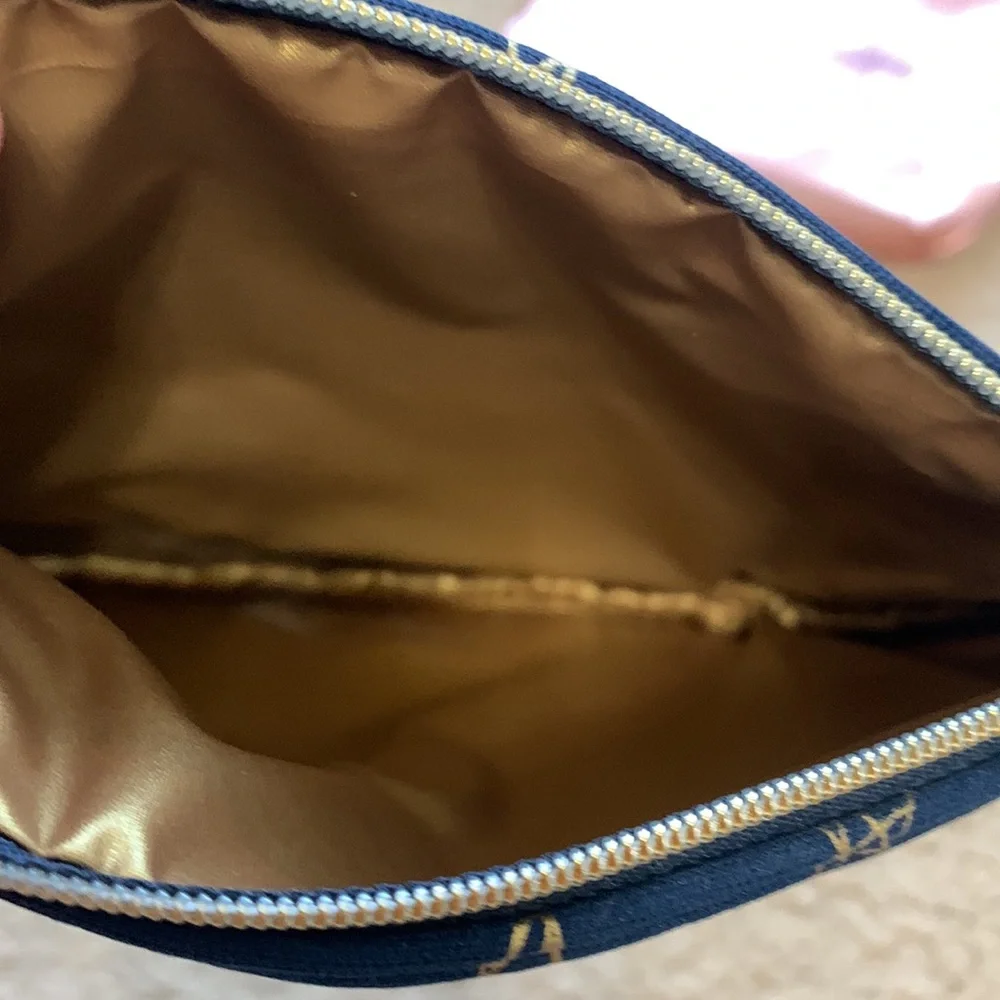 8 IPSY makeup bags.